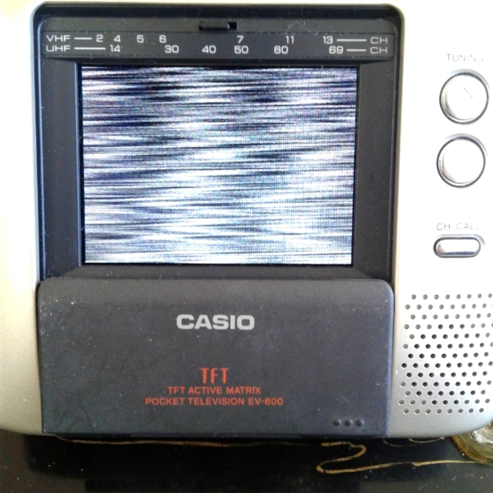 TV Portable by Casio TFT EV-600 battery Powered Vtg  Pocket Television Japan